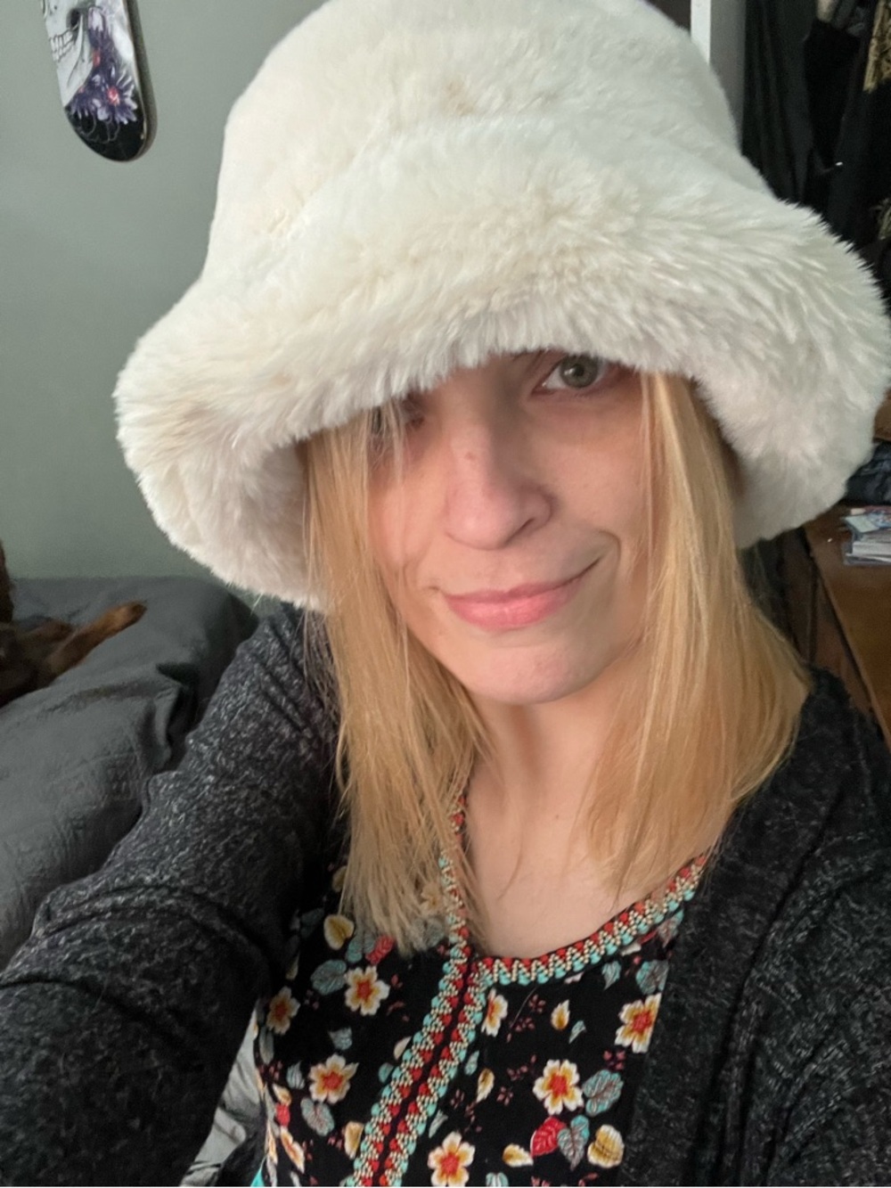Women's Faux Fur Bucket Hat - Cream